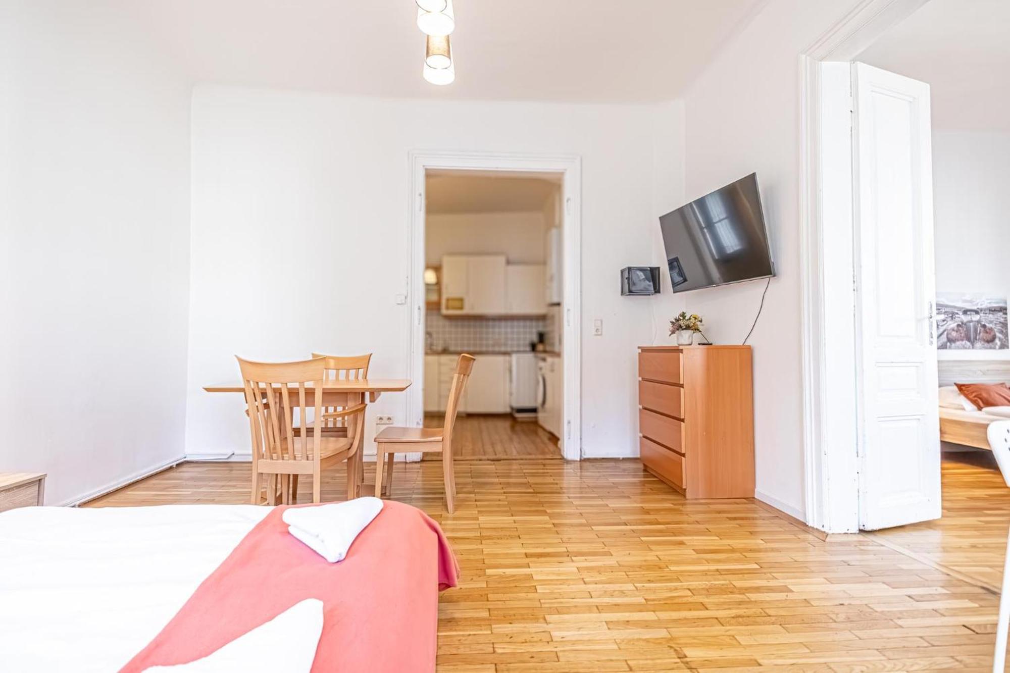 Apartment Simple Near Wiener Stadthalle