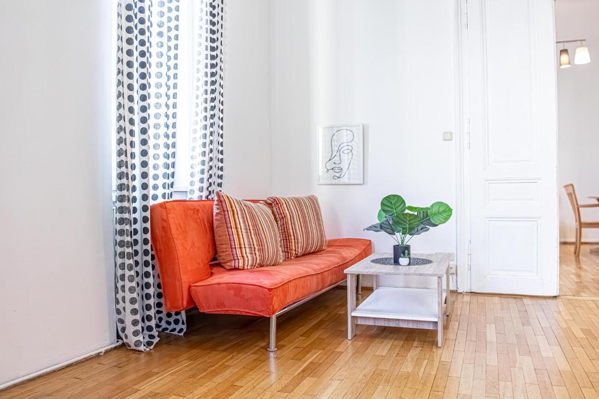 Simple Near Wiener Stadthalle Apartment Wien