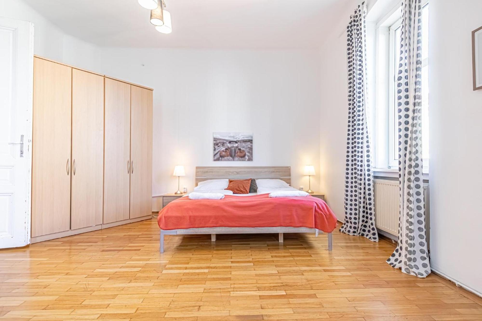 Simple Near Wiener Stadthalle Apartment Vienna