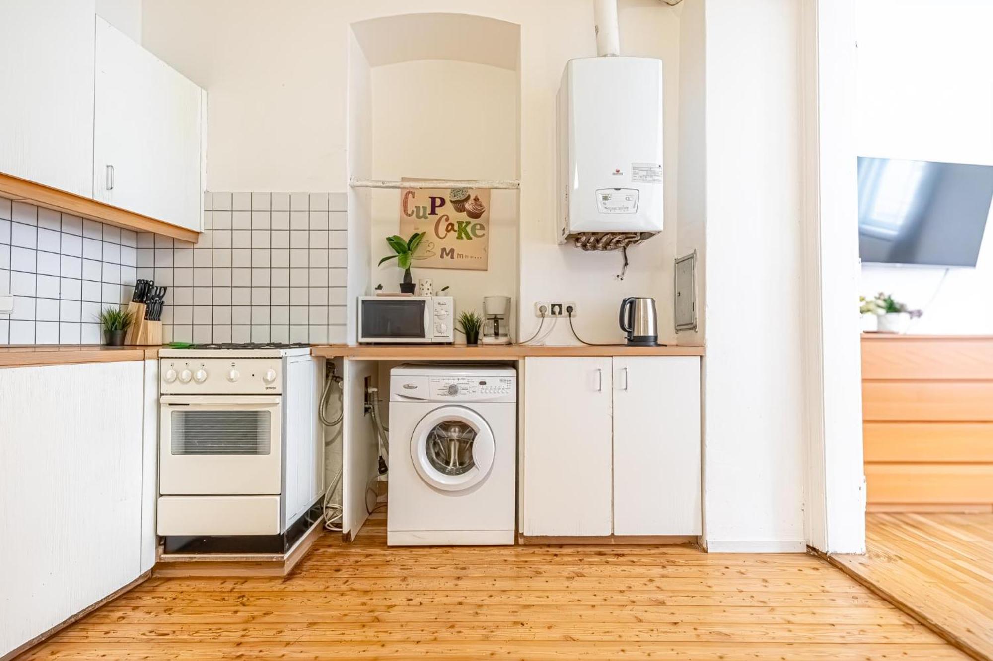 Simple Near Wiener Stadthalle Apartment Wien